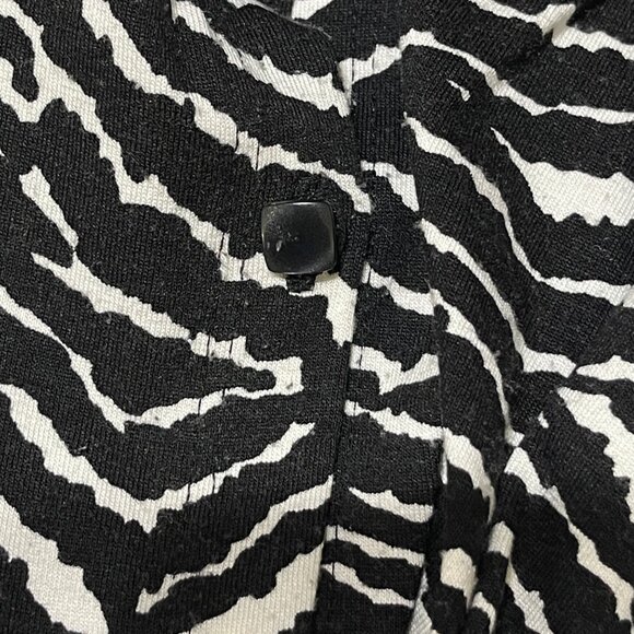 Jillian Jones Cardigan Sweater Size 1X Animal Print Black White - Picture 6 of 6